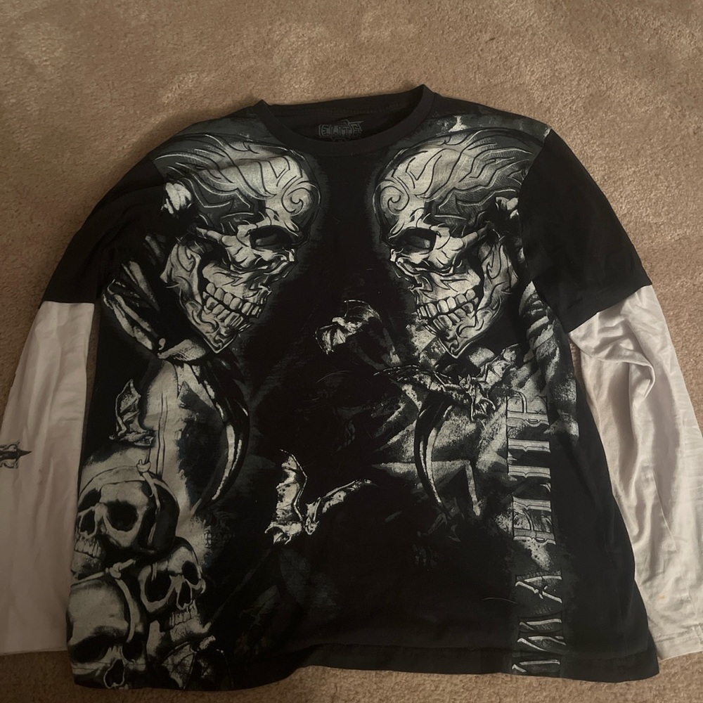 EliteStyle Black and White Long Sleeve Tee with Graphic Design
